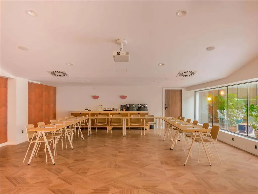 Ibis Styles Sevilla Santa Justa 3*, Seville